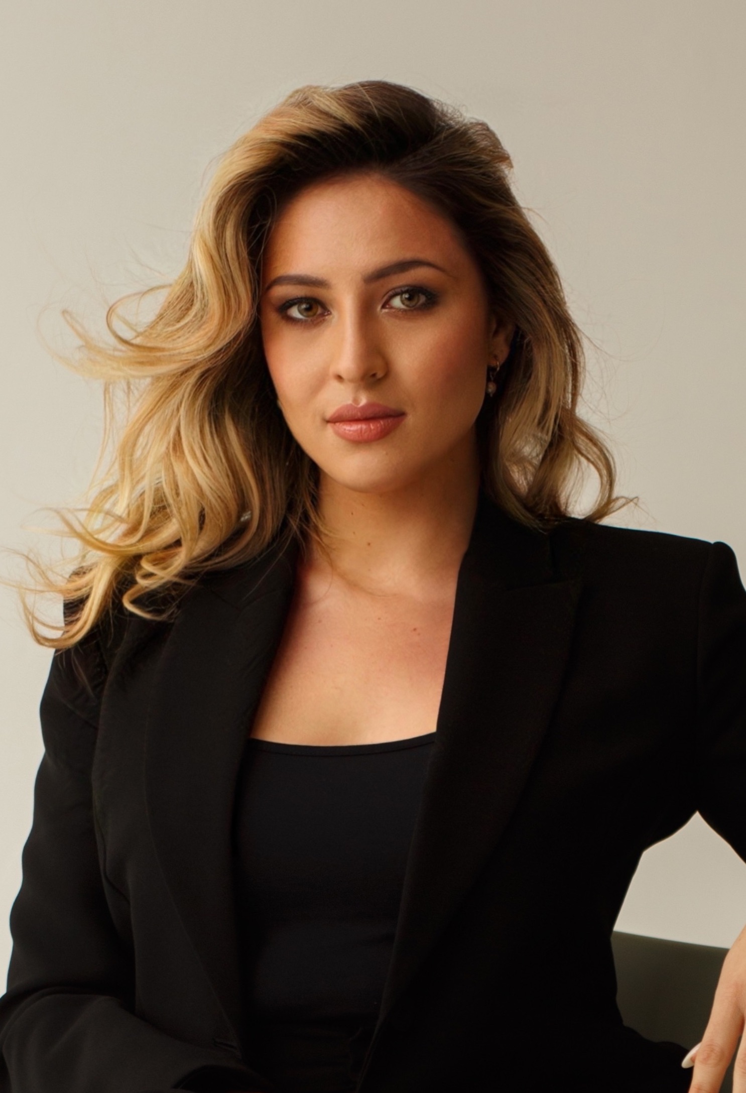 Dr. Alina Schulhofer